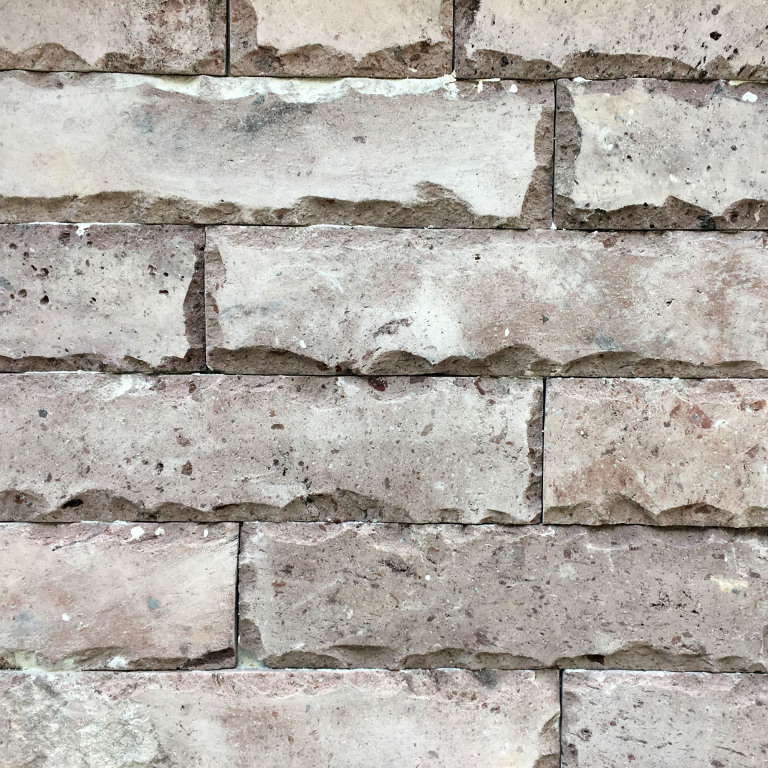 Туф рожевий, торцьований зі сколом 10 (см)