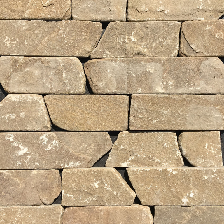 Луганський піщаник оливковий не торцьований галтований 7,5 (см)